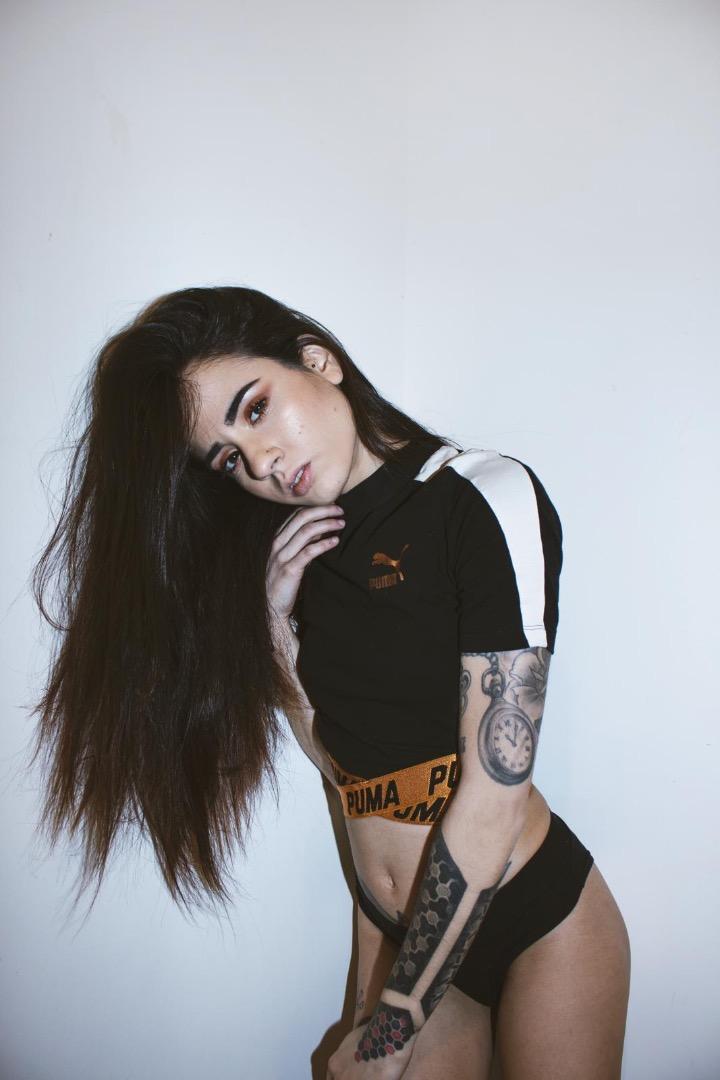 Female model photo shoot of Smoky