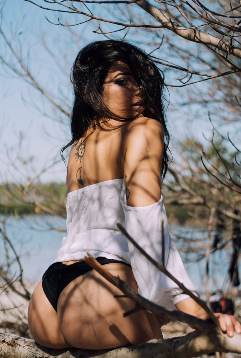 Female model photo shoot of Sidneyydaviss in Honeymoon island, FL
