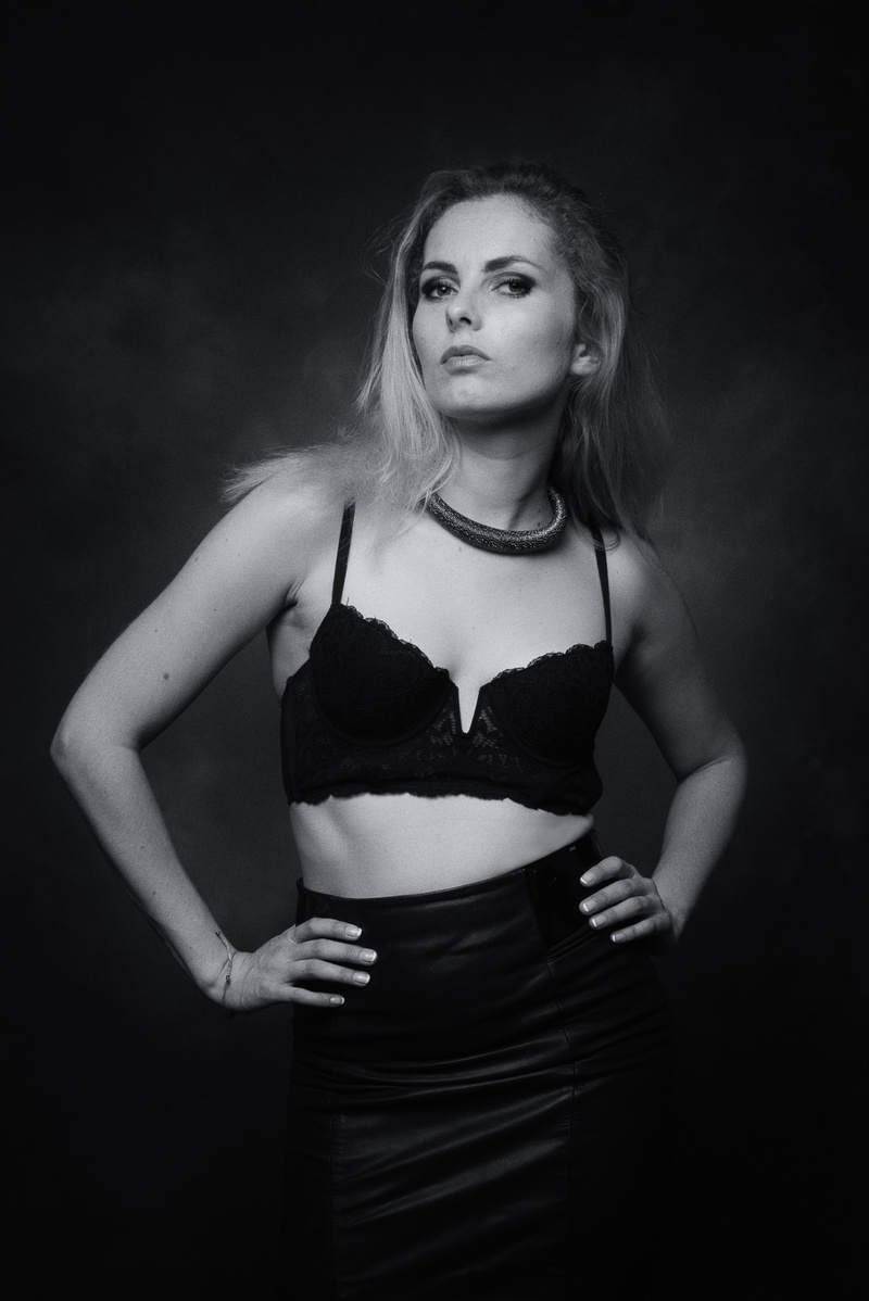 Female model photo shoot of Alice Slvn