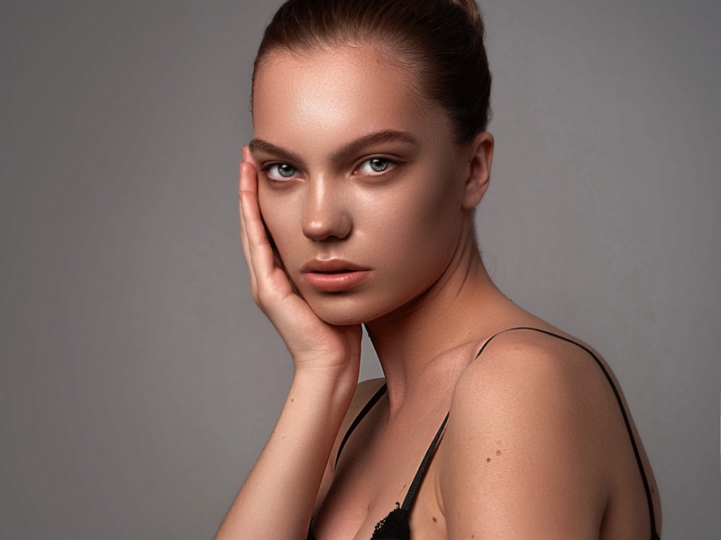 Female model photo shoot of Lingvinia