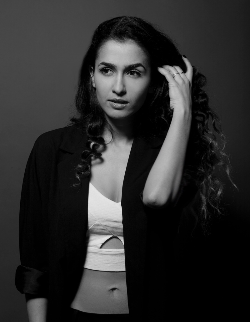 Female model photo shoot of Helena Laticha
