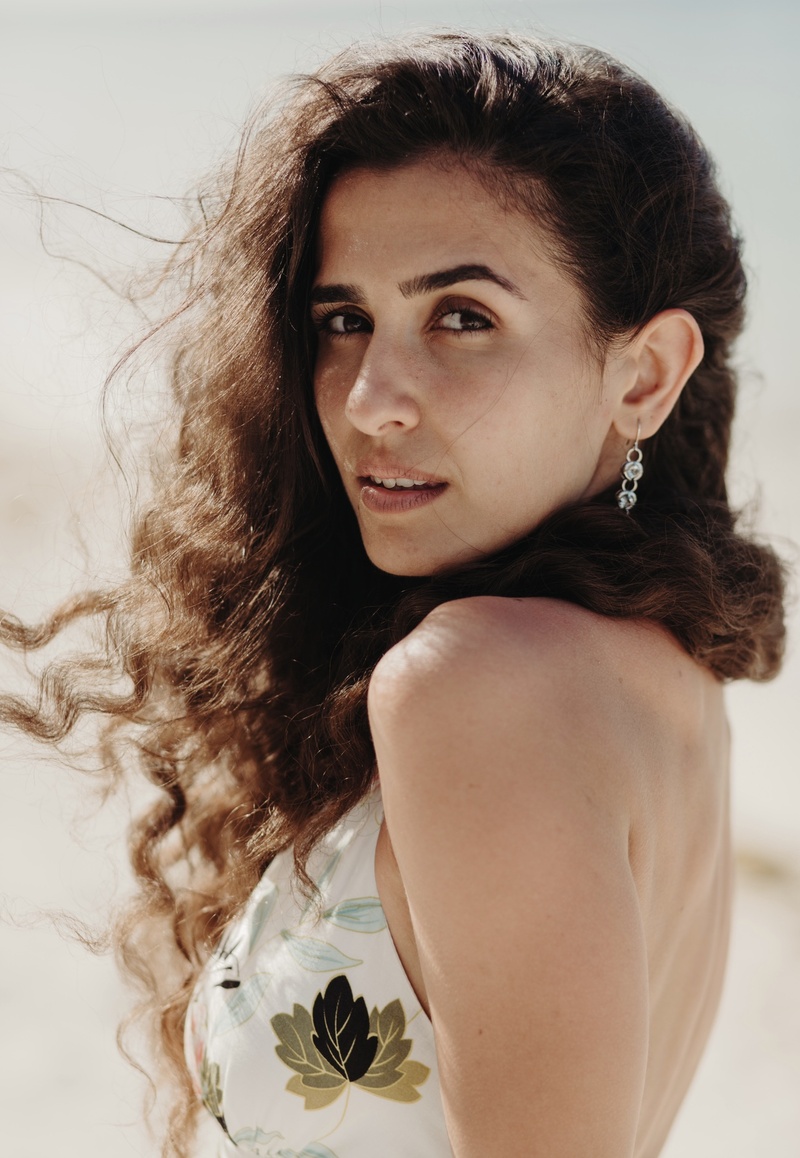 Female model photo shoot of Helena Laticha