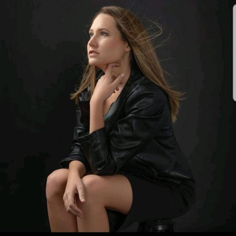 Female model photo shoot of Justine Stiemens