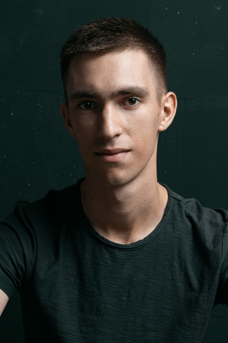 Male model photo shoot of Bogdan Martynenko