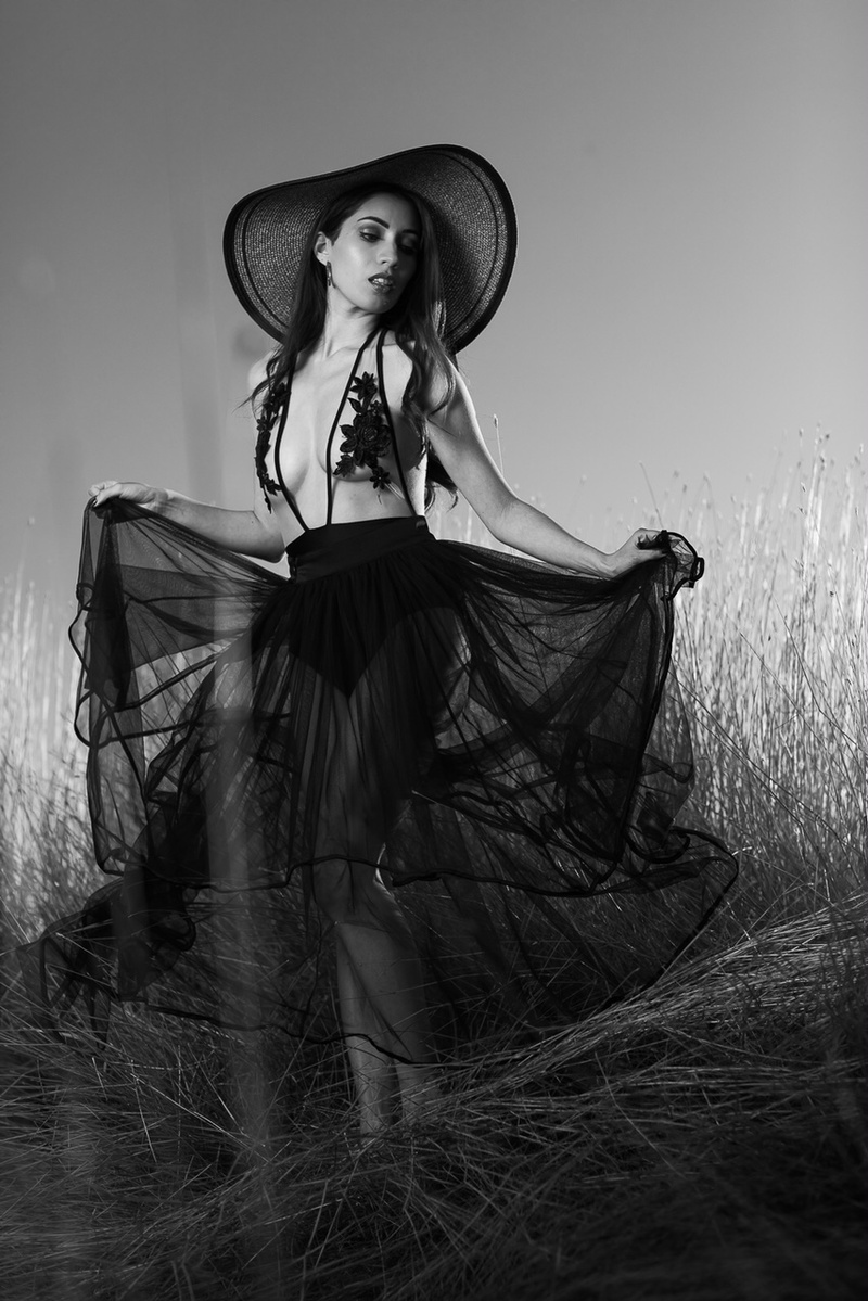 Female model photo shoot of Cindy Manwill