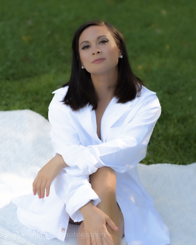 Female model photo shoot of Marianna Dlugosz