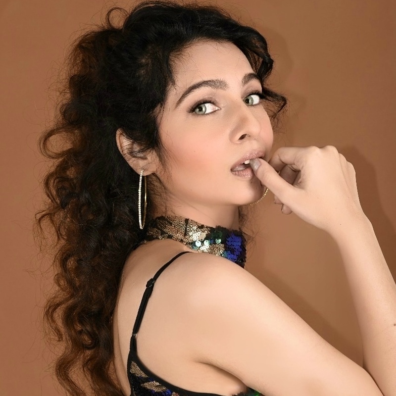 Female model photo shoot of Aadhya