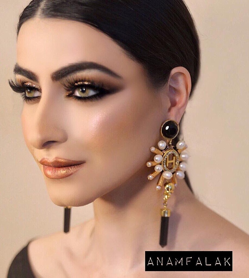Female model photo shoot of Anam Falak 