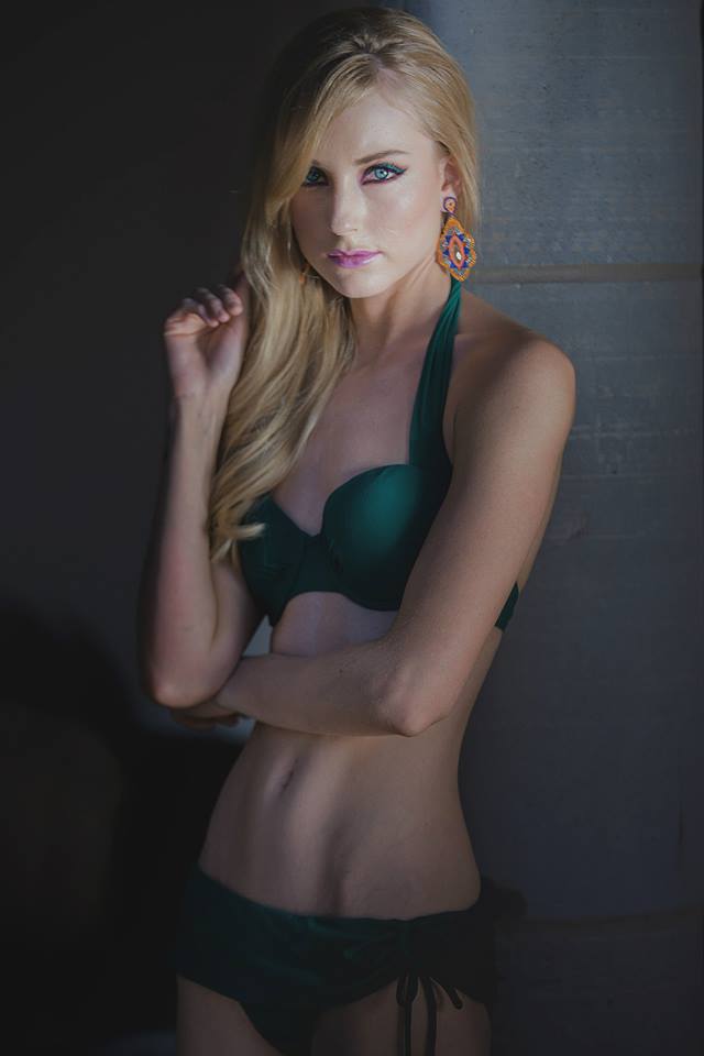 Female model photo shoot of Kellytomlinson
