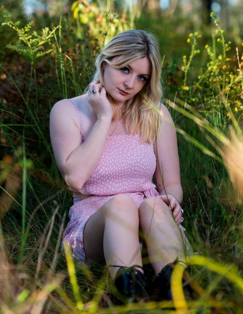Female model photo shoot of ScarlettJadeModel