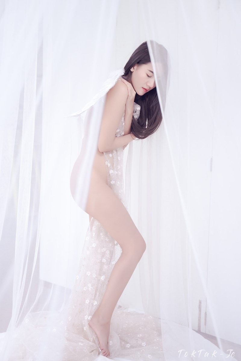 Female model photo shoot of Airi The Angel