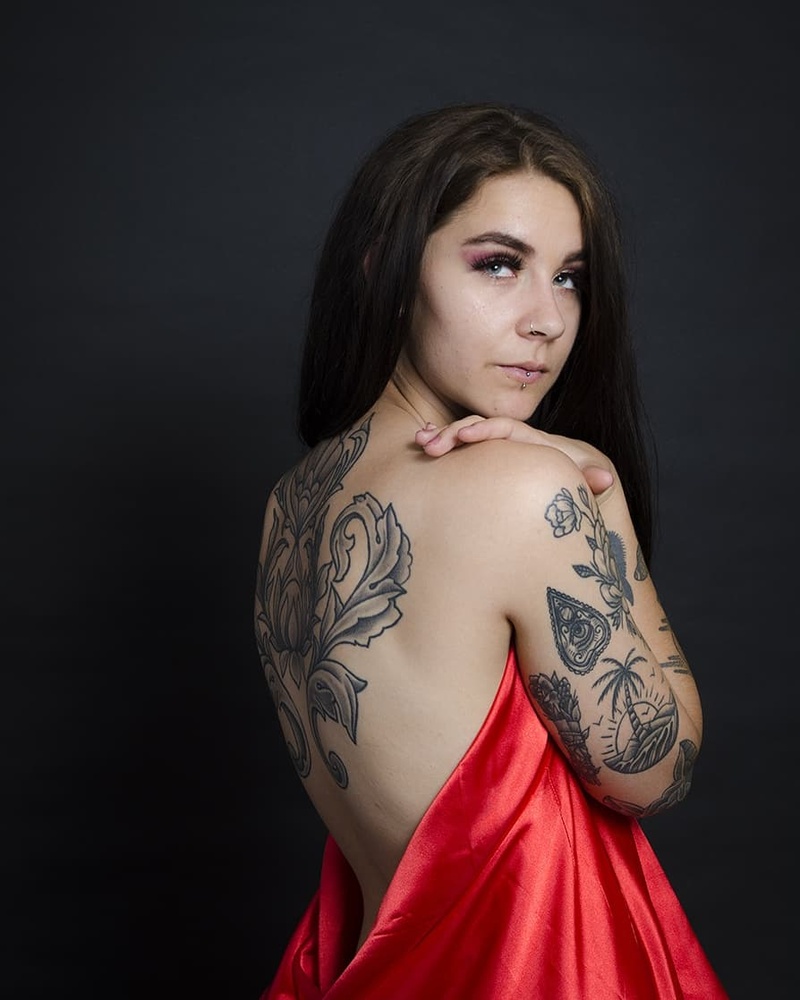 Female model photo shoot of DevilsCat