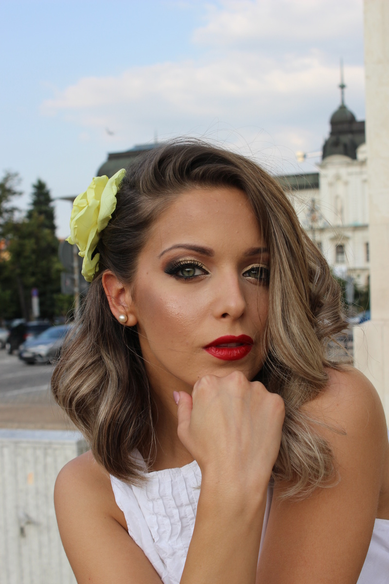 Female model photo shoot of Daniella Paneva