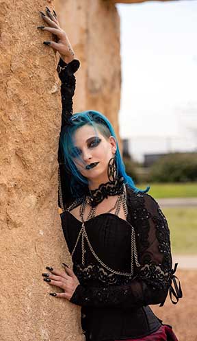 Male and Female model photo shoot of Drakarium Photography and DazetoDarkness in Texas