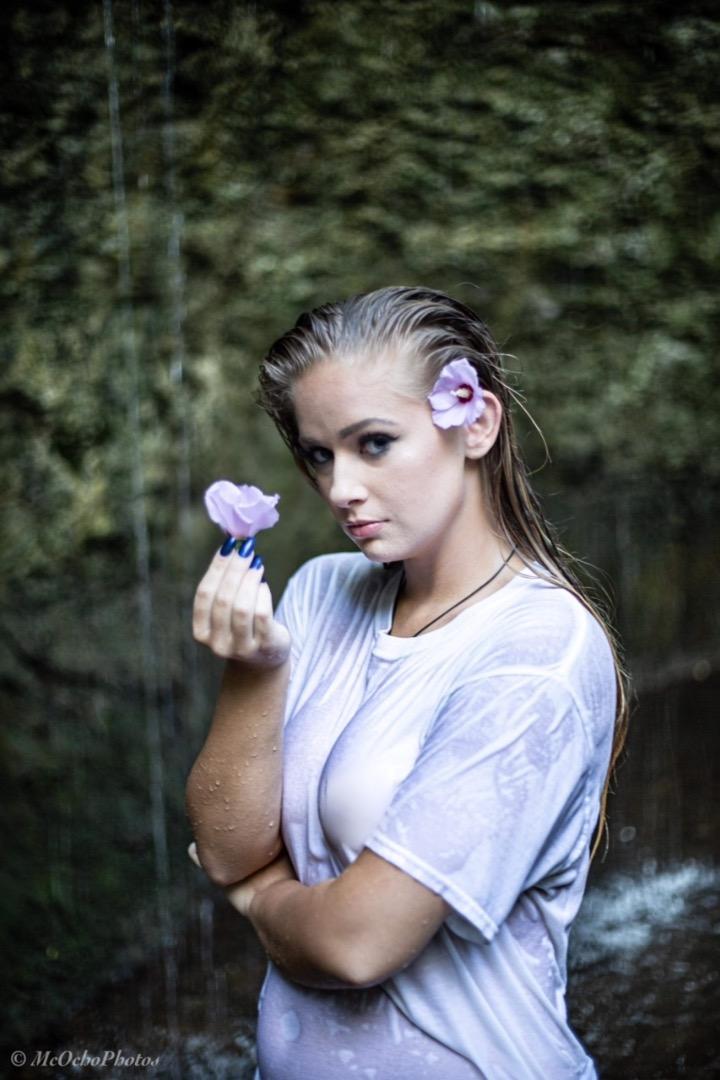 Female model photo shoot of Ashleyhillman