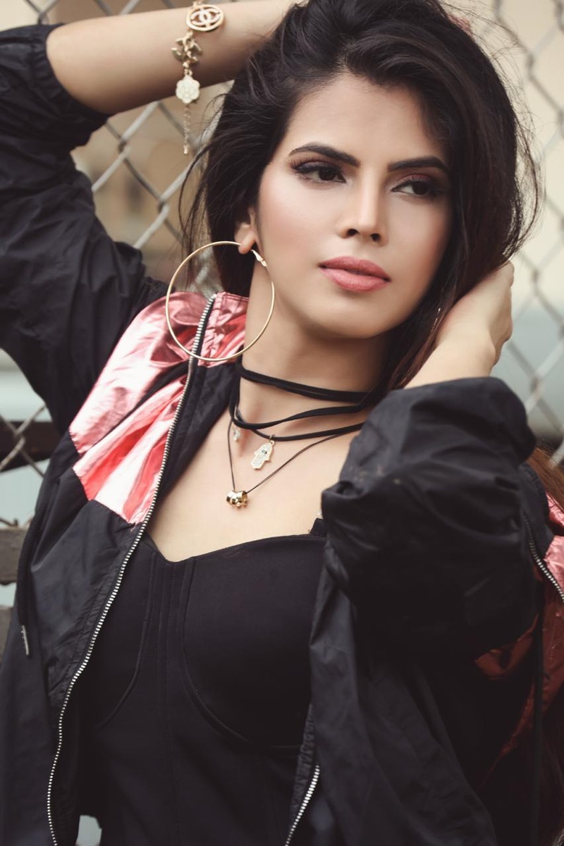 Female model photo shoot of Zara21