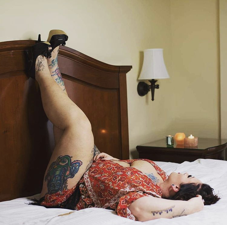 Female model photo shoot of AshlieghCristine in George Washington Hotel