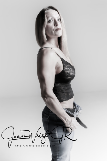 Female model photo shoot of RhiannonFit by JwTraveler01