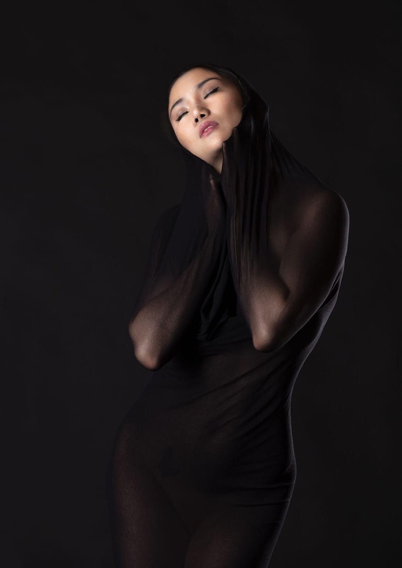 Female model photo shoot of YuQi by fjphotos