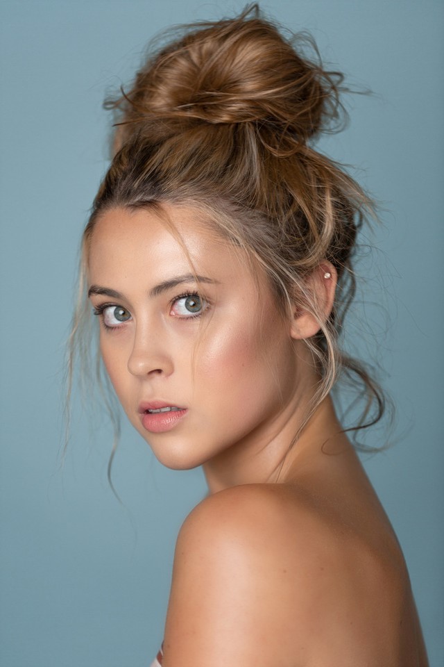 Female model photo shoot of mikaylaessig