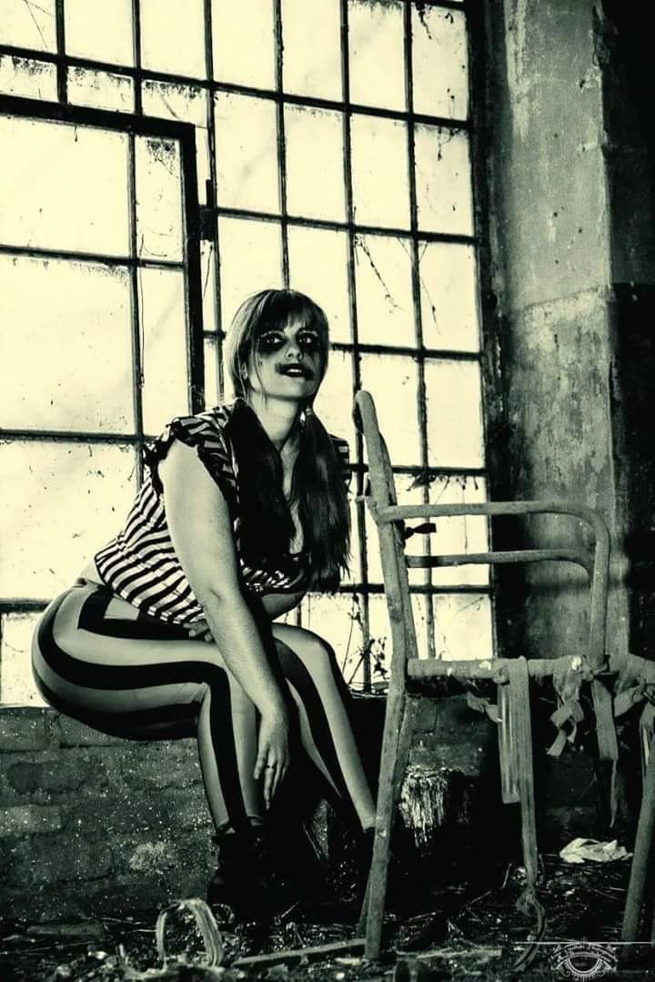 Female model photo shoot of Spookie
