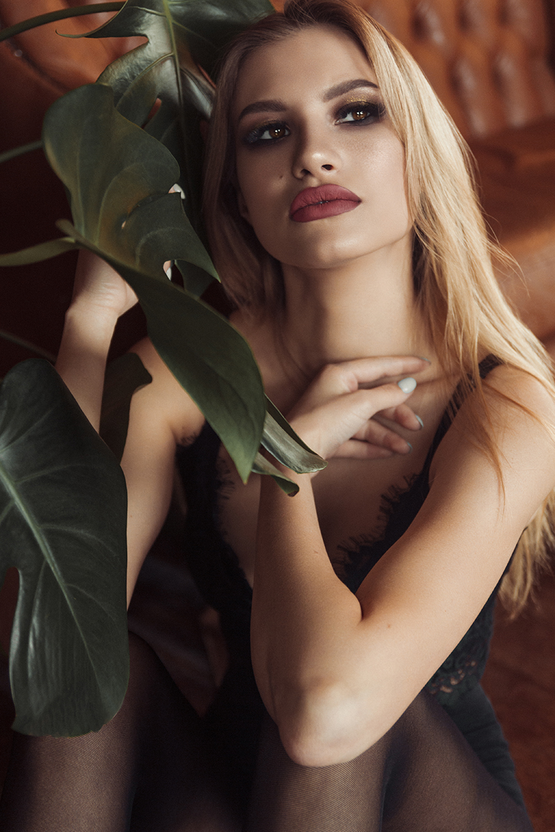 Female model photo shoot of Olga Novitskaya