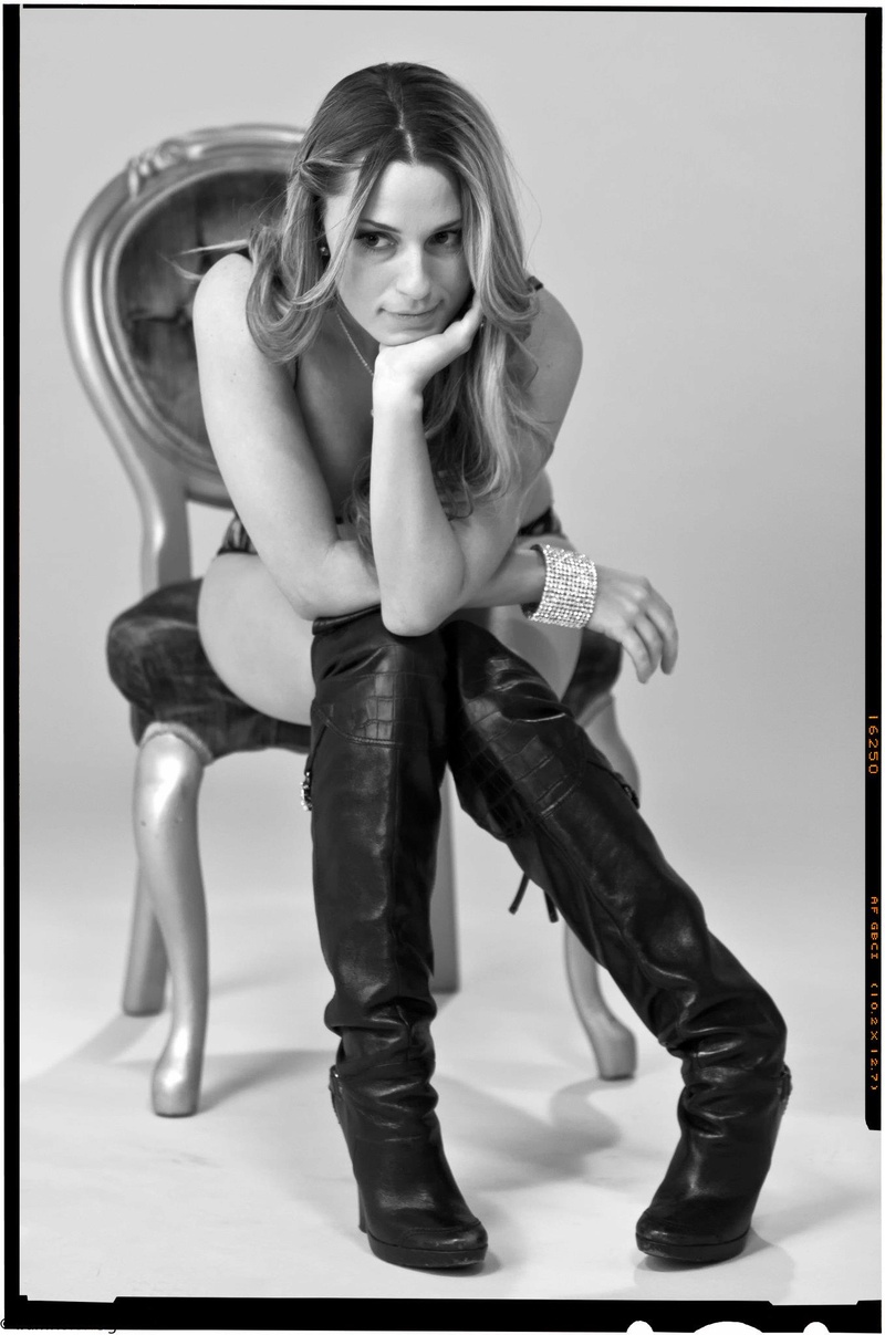 Male model photo shoot of iram Rolon