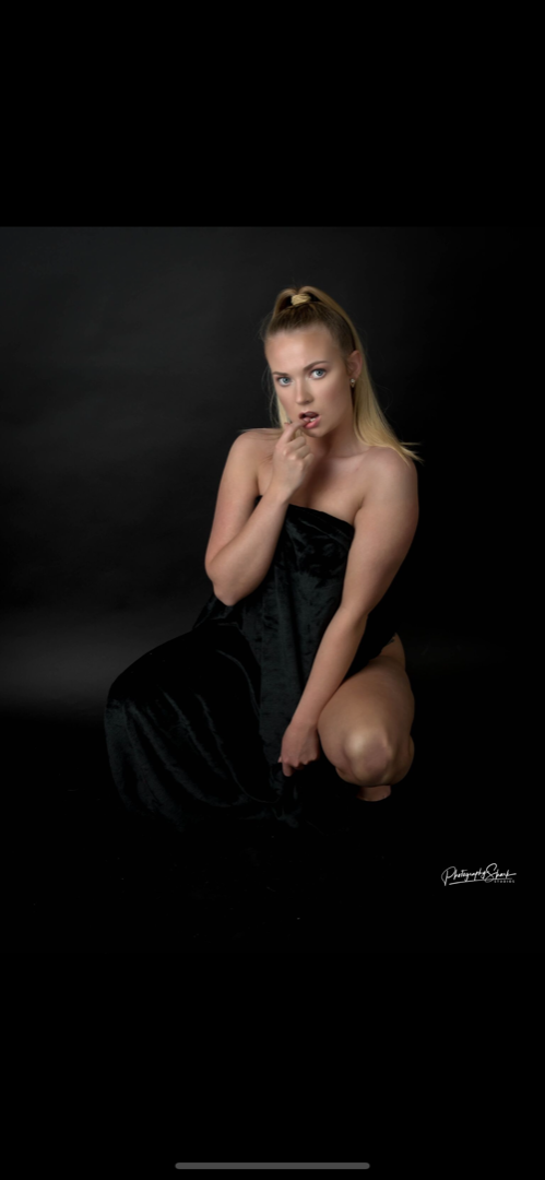 Female model photo shoot of AmandaLeeModel