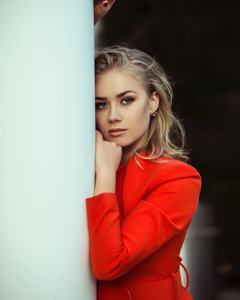 Female model photo shoot of Alisha_Viktorovna in Los Angeles
