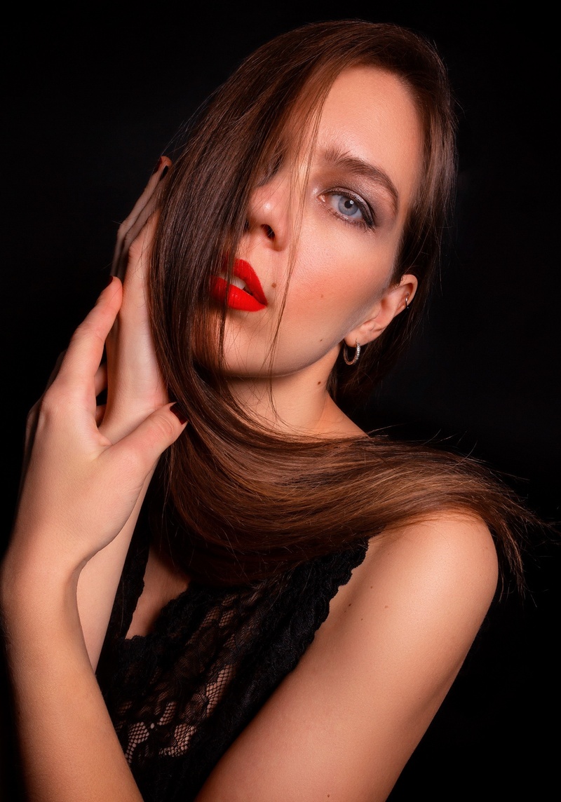 Female model photo shoot of Elena Kakurina