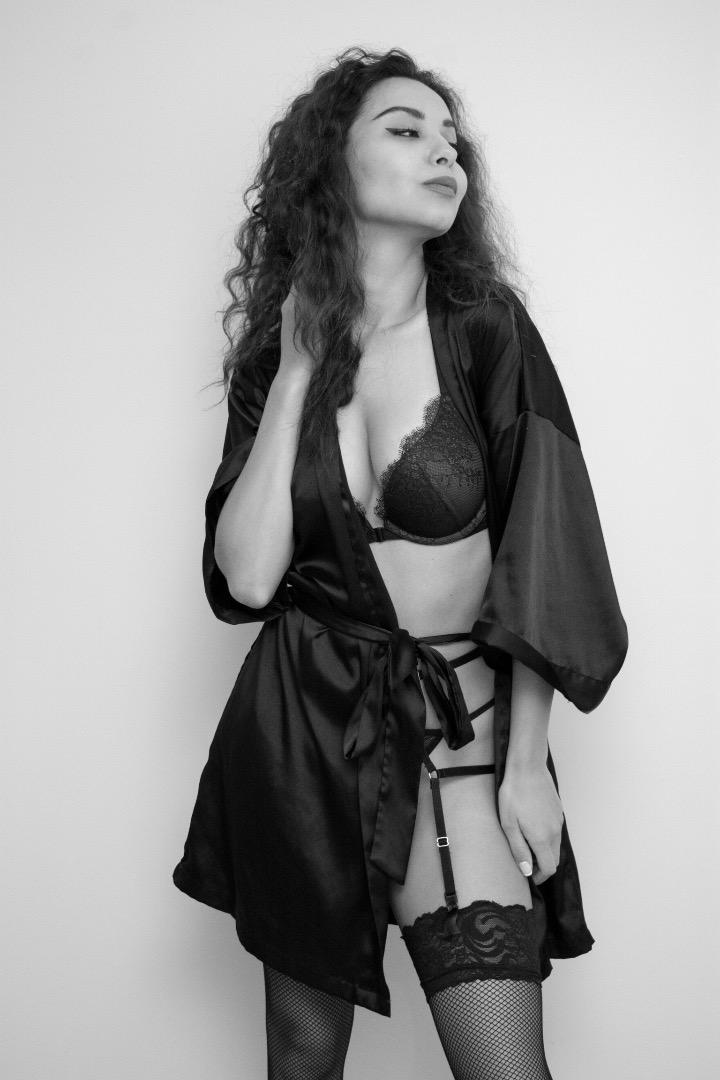 Female model photo shoot of Ana Karp by B&WPhoto