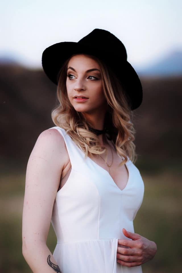 Female model photo shoot of StephanieSmarker