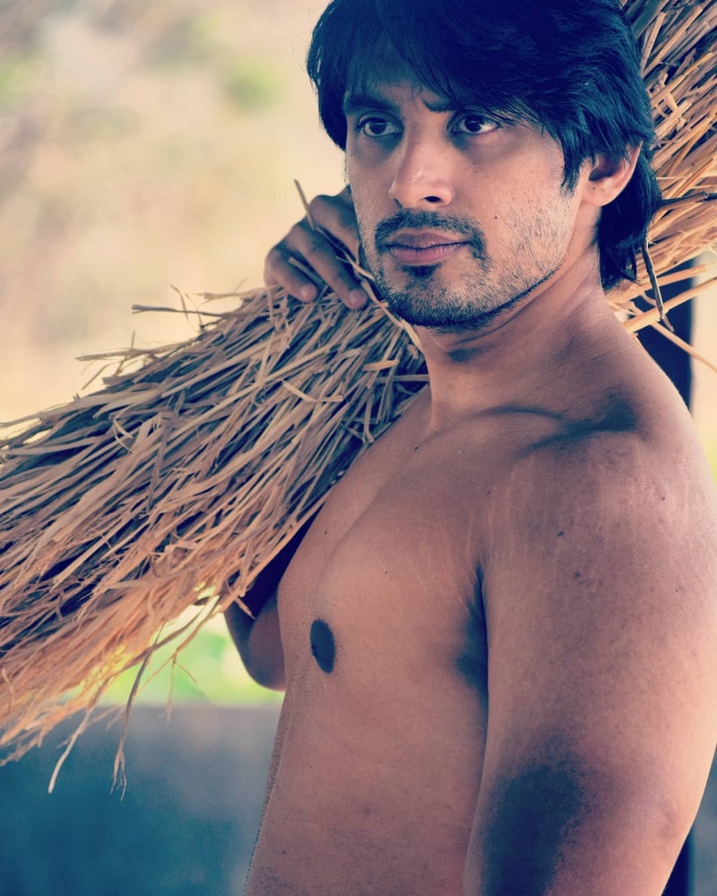 Male model photo shoot of taher cutleriwala in Pune
