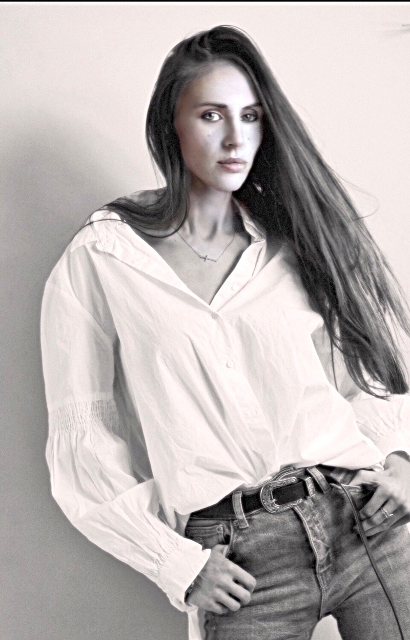Female model photo shoot of Kseniya Rebenko in Paris