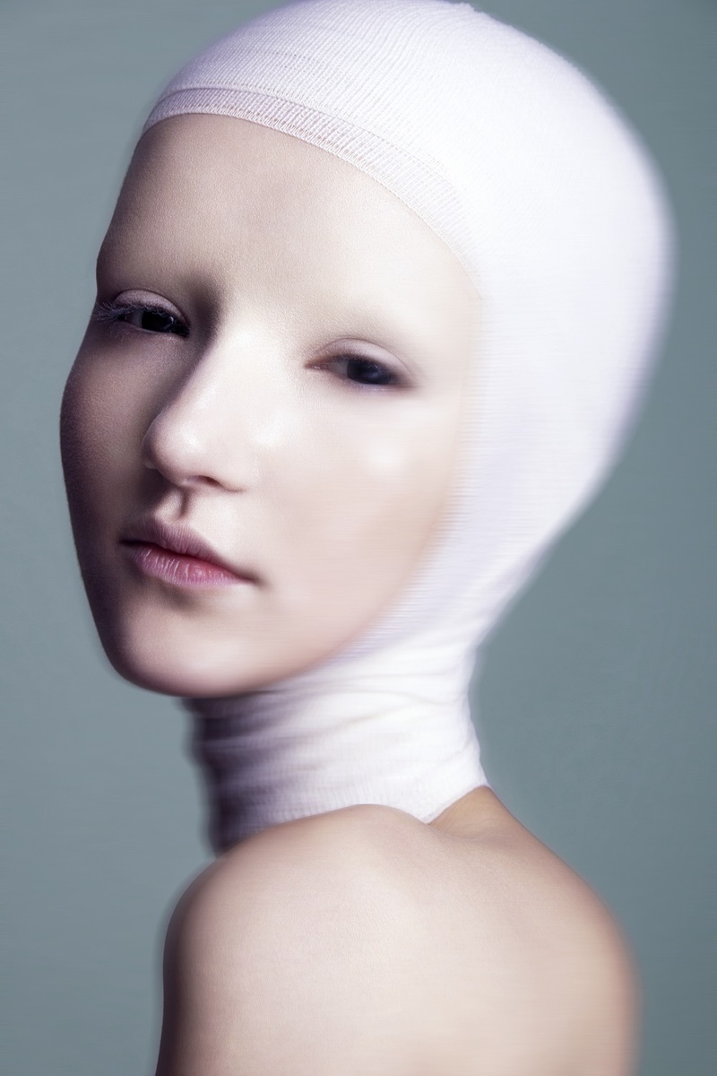 Female model photo shoot of poli_doll