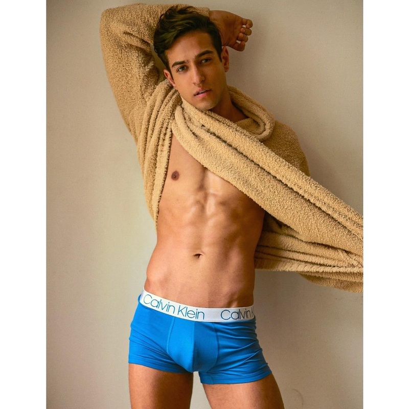 Male model photo shoot of Eduardopenteado