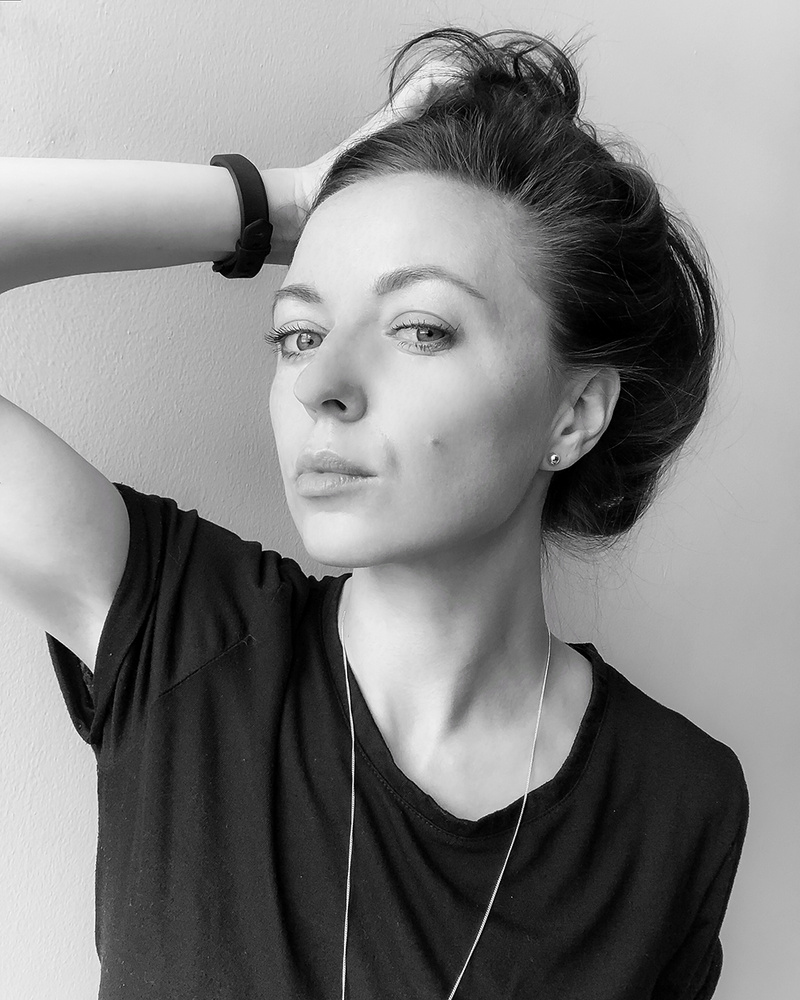 Female model photo shoot of Lena Melnykova