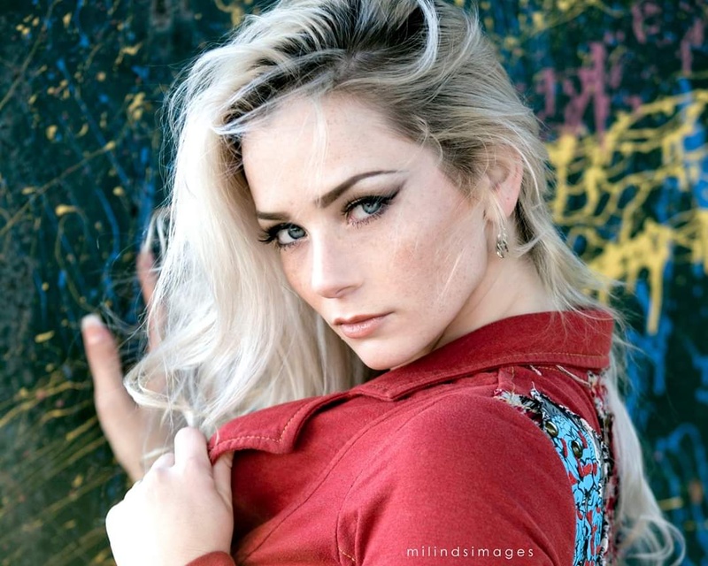 Female model photo shoot of Amberlynn91