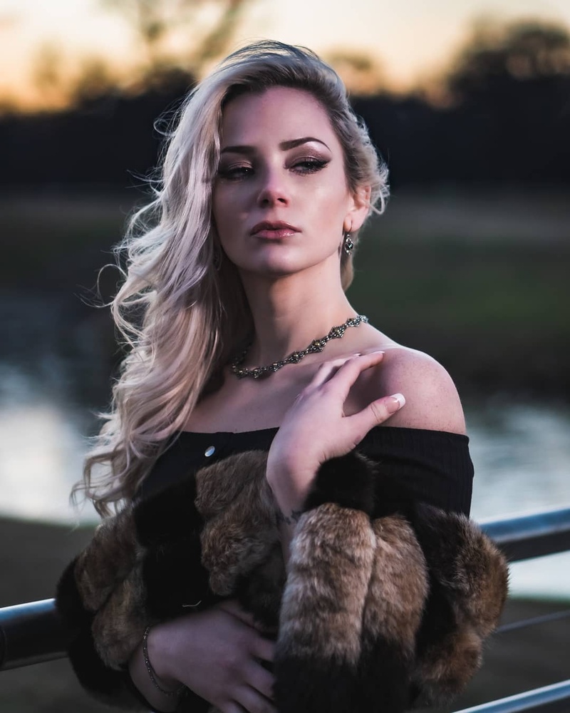 Female model photo shoot of Amberlynn91