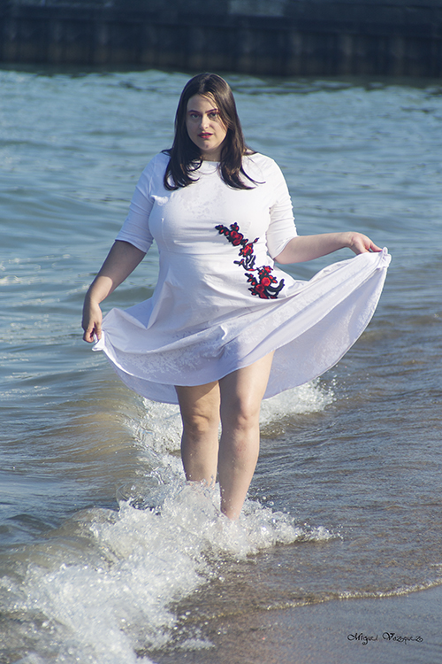 Female model photo shoot of Leah Graham by MiguelPhoto1 in Lake Michigan, Chicago