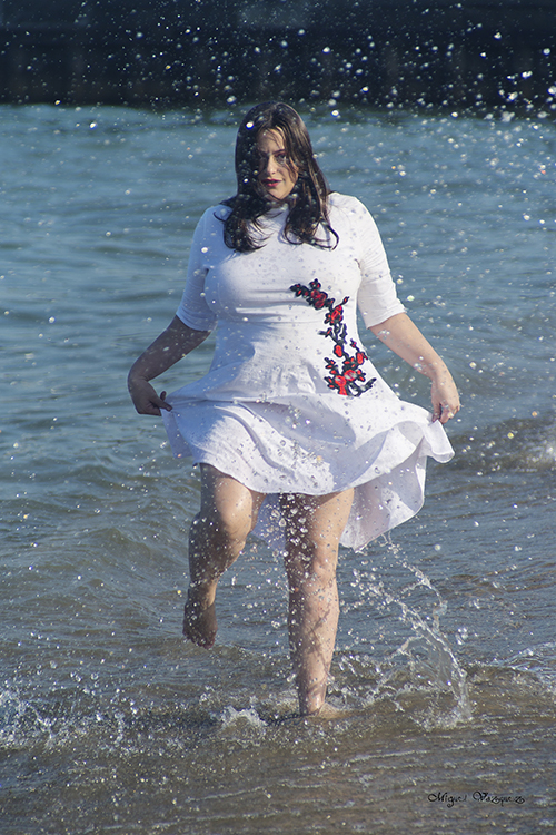 Female model photo shoot of Leah Graham by MiguelPhoto1 in Lake Michigan, Chicago
