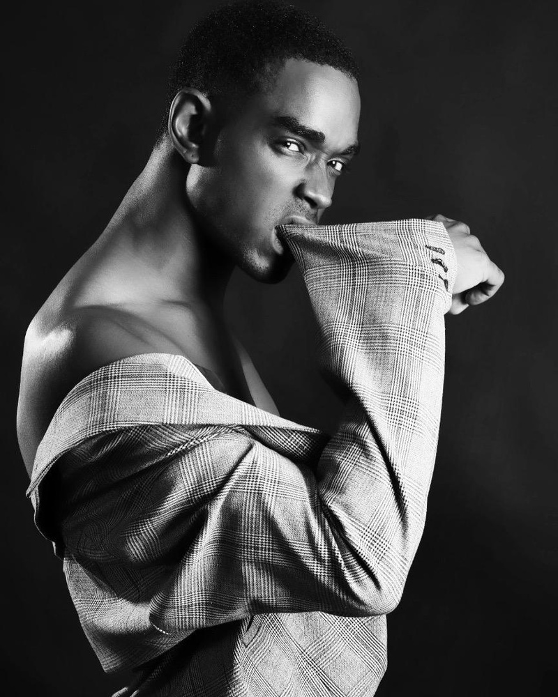 Male model photo shoot of Darnell Watson