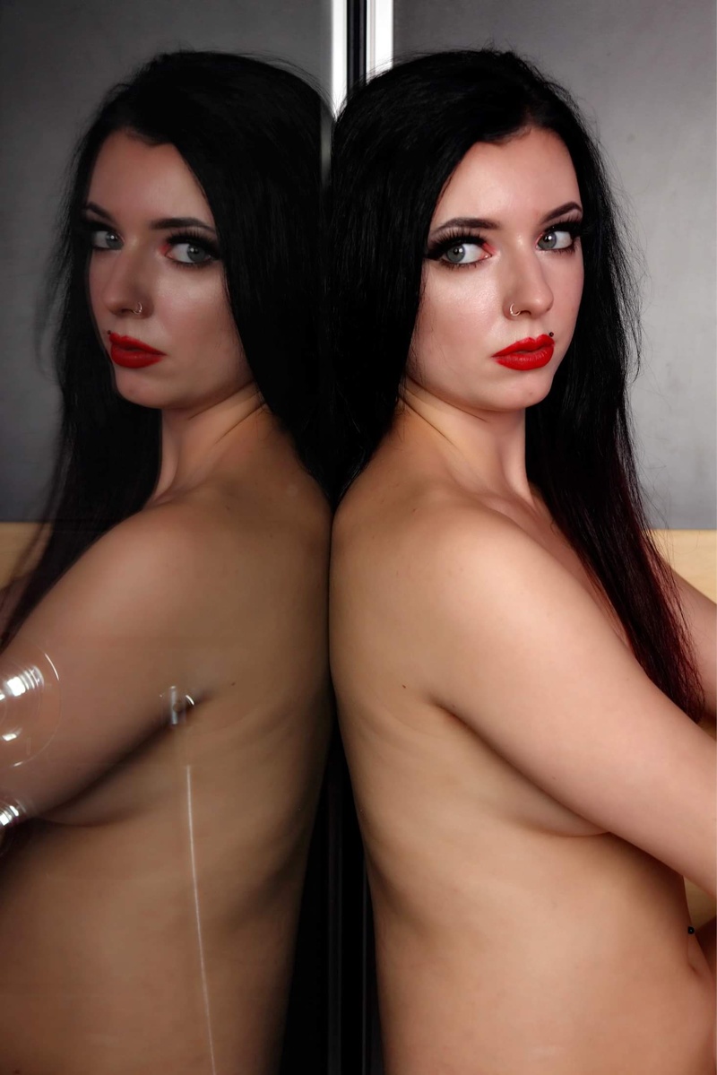 Female model photo shoot of Ophelia Opulence