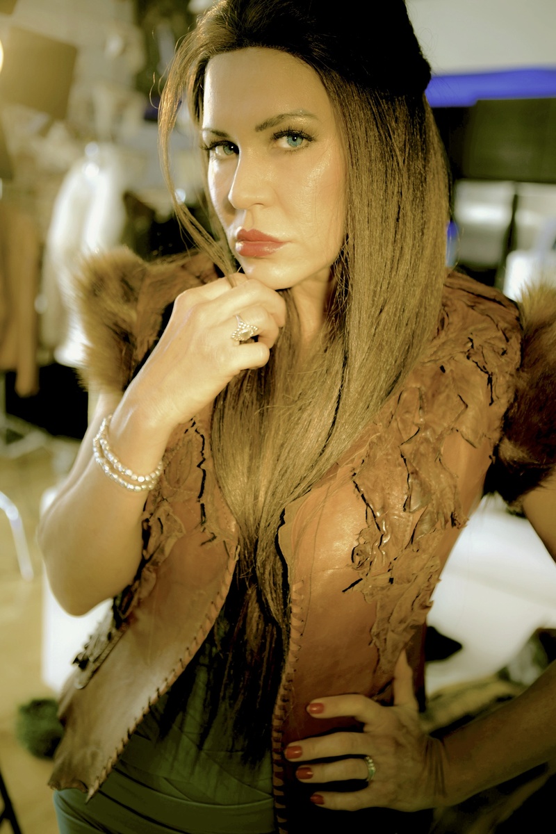 Female model photo shoot of Monique Capelta