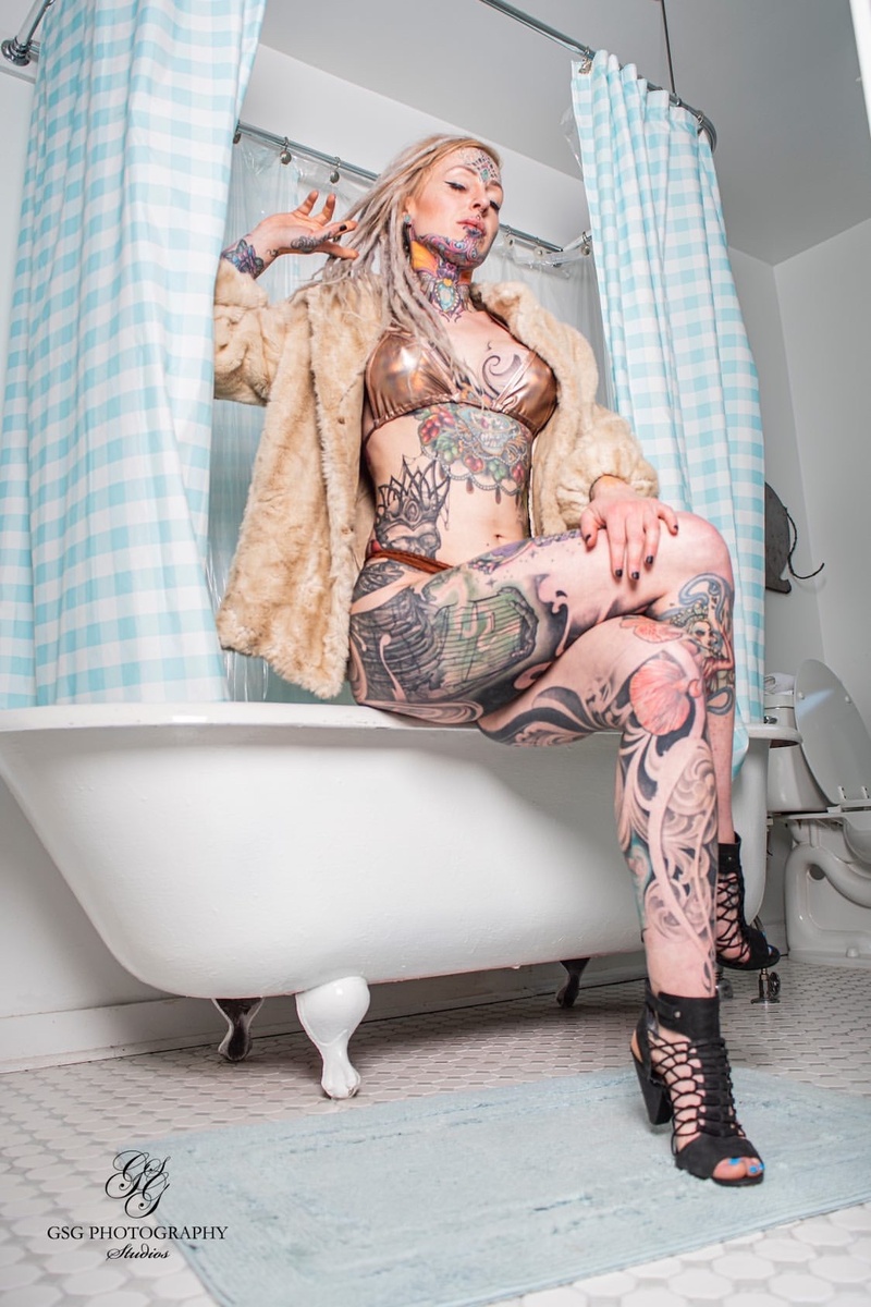 Female model photo shoot of Cigno Suicide