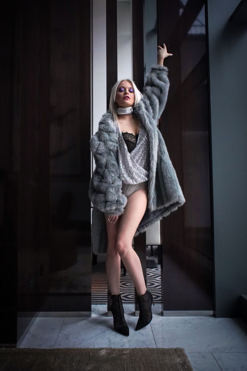 Female model photo shoot of Sasha Synthetic in Danzig
