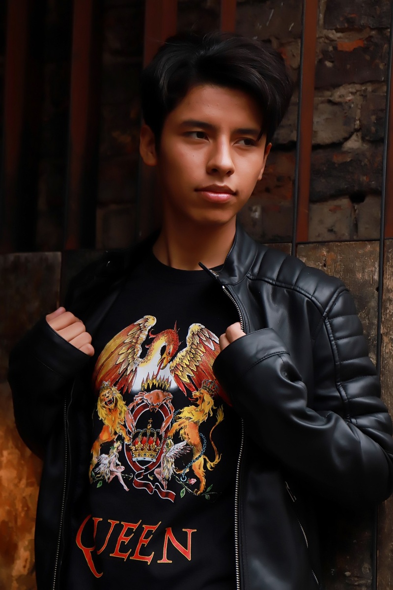 Male model photo shoot of DiegoCarranza