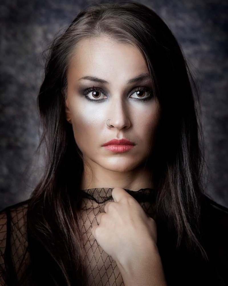 Female model photo shoot of Chloe Sargeantson
