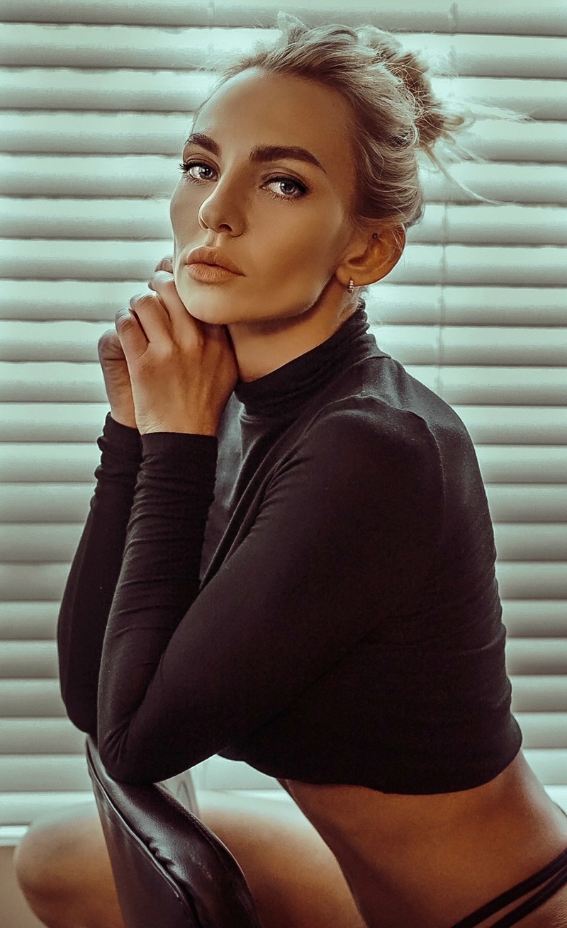 Female model photo shoot of DarinaDeee in west Hollywood