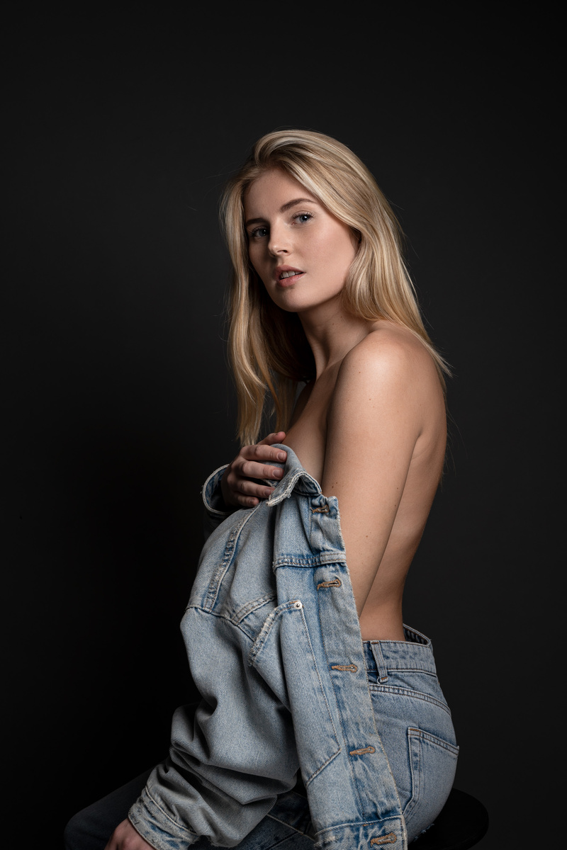 Female model photo shoot of Rennie25 in De Bilt, The Netherlands